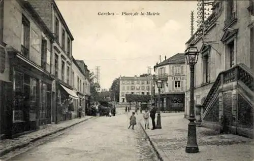 Ak Garches Hauts de Seine, Straße, Menschen, Restaurant, Laterne,  Architektur