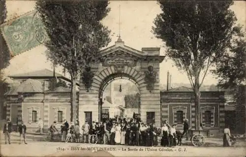 Ak Issy les Moulineaux Hauts de Seine, La Sortie de l'Usine Gévelot