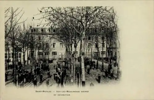 CPA Issy les Moulineaux Hauts de Seine, Saint Nicolas, en Récréation