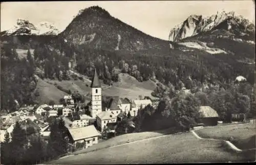 Ak Bad Aussee Steiermark, Berglandschaft, Dorfansicht, Kirche, Hügel, Wälder