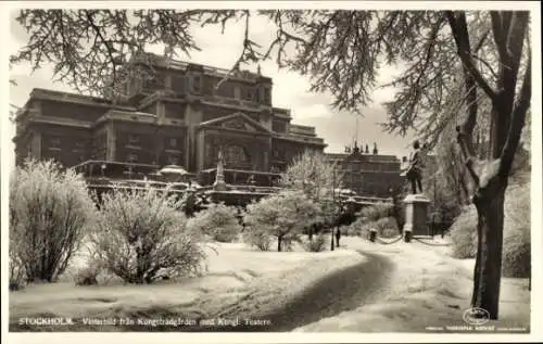 Ak Stockholm Schweden, Winterbild, Kungsträdgården, Kungl. Teatern, Schnee, Statue
