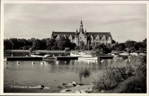 Ak Djurgården Stockholm Schweden, Nordiska Museet, Gebäude, Wasser, Boote