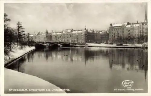 Ak Djurgården Stockholm Schweden,  Strandvägen, Djurgårdsbron, winterliche Szenerie, Brücke, Wass