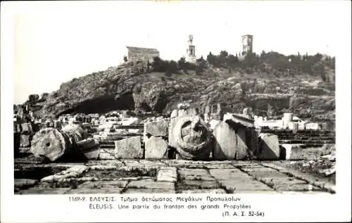 Ak Eleusis Elefsína Athen Griechenland, Reste antiker Säulen, Ruinen, Propyläen, Berglandschaft, 