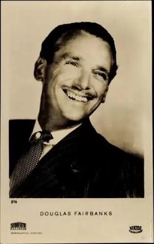 Ak Schauspieler Douglas Fairbanks, Portrait, Krawatte