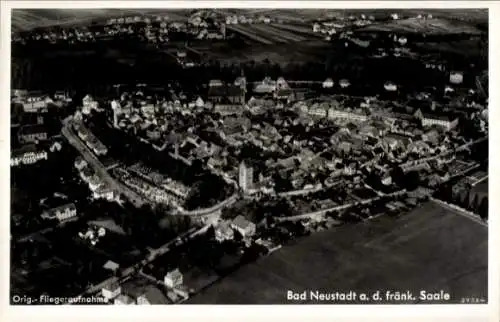 Ak Bad Neuhaus Bad Neustadt an der Saale Unterfranken, Luftaufnahme, Stadtansicht,  Gebäude