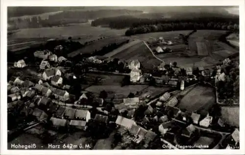 Ak Hohegeiß Braunlage im Oberharz, Luftaufnahme von  Harz, 642 m ü. M.,  Gebäude, ländliche Umgeb