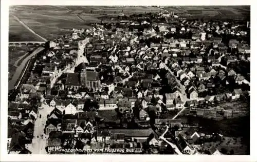 Ak Gunzenhausen in Mittelfranken, Luftaufnahme von  Stadtansicht, Kirche, Häuser