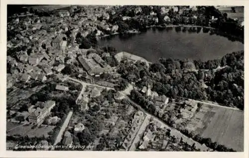 Ak Bad Salzungen in Thüringen, Luftaufnahme von  Stadtansicht, See, Gebäude