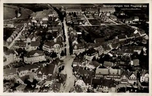 Ak Donaueschingen im Schwarzwald, Luftaufnahme von  Stadtansicht,  Architektur