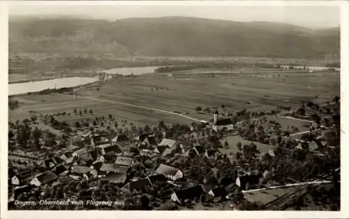 Ak Dogern am Rhein, Luftaufnahme von  Oberrhein, mit Kirche und Feldern