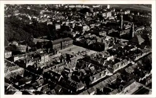 Ak Erlangen in Mittelfranken Bayern, Luftaufnahme von  s Stadtbild, Marktplatz