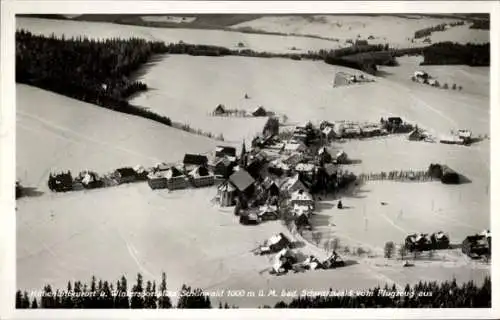 Ak Schönwald im Schwarzwald, Luftaufnahme, Wintersportplatz, verschneite Landschaft, Kirche, Gebä