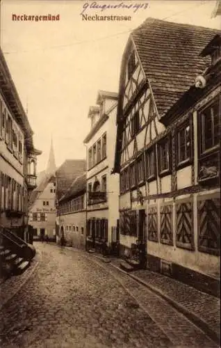 Ak Neckargemünd am Neckar,  Straße, Fachwerkhäuser, Kirche im Hintergrund, alte Atmosphäre