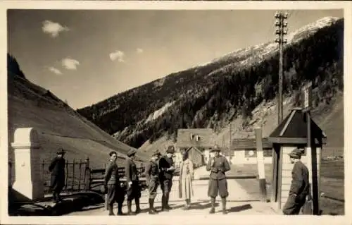 Ak Brenner Tirol, An der Grenze, Brennerpass, Zoll