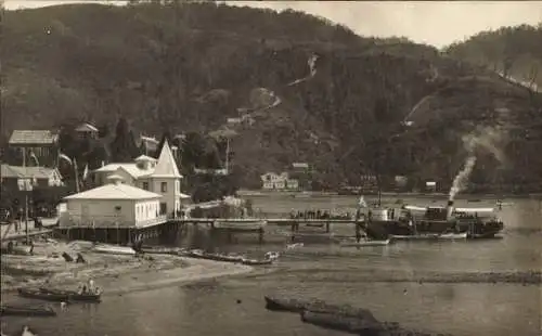 Ak Corral Chile, Schiff im Hafen, Berge im Hintergrund,  Architektur