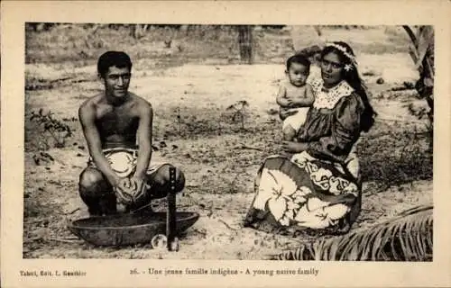 CPA Tahiti Océanie, Une jeune famille indigène