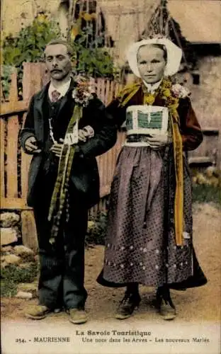 Ak  Maurienne Savoie, Hochzeitspaar in Tracht
