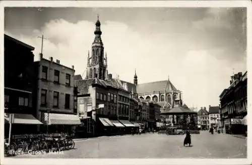 Ak Breda Nordbrabant Niederlande, Breda Groote Markt, Personen, Fahrräder, ein Marktstand, ein...