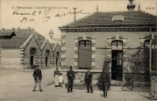 Ak Vincennes Val de Marne, Quartier Carnot, Gebäude, Menschen in Uniform, Kind