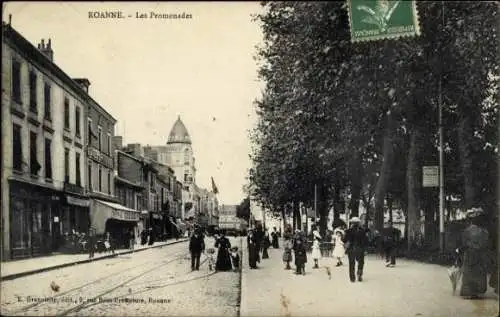 Ak Roanne Loire, Straße mit Bäumen, Menschen, Gebäude im Hintergrund, Poststempel, historische...