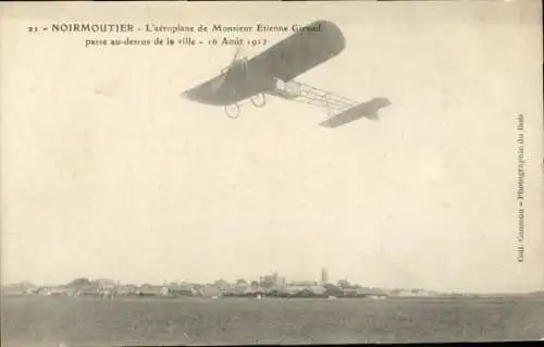 CPA Noirmoutier, L'aéroplane de Monsieur Etienne Giraud passe au-dessus de la ville 16 Août 1912
