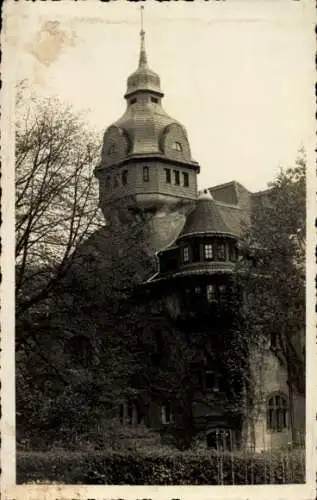 Ak Elstra in der Oberlausitz Sachsen, Historisches Gebäude, Turm, Bäume im Vordergrund, sepia-Ton