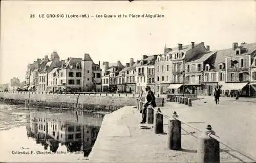 Ak Le Croisic Loire Atlantique, Hafenansicht, Gebäude am Wasser, ruhige Atmosphäre, Menschen am U