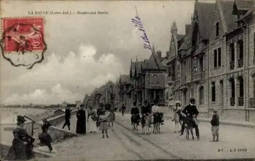 Ak La Baule Loire Atlantique, Boulevard Darlu, Gebäude, Personen, Kutschen, Strandsicht