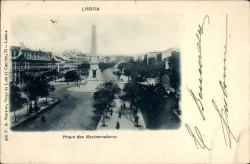 Ak Lisboa Lissabon Portugal,  mit Blick auf die Praça dos Restauradores,  Architektur, Menschen a