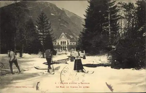 Ak Luchon Haute Garonne, Casino-Park, Winter, Skifahrer