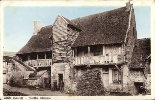 Ak Gien Loiret, Alte Häuser, Holzbauweise,  Architektur, ländliche Umgebung