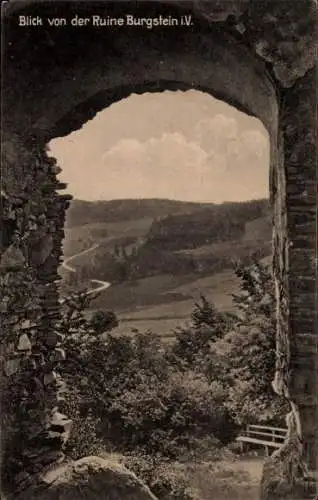 Ak Burgstein Weischlitz im Vogtland, Blick auf Hügel und Landschaft, Ruine  Wolken am Himmel