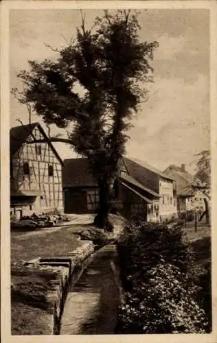 Ak Bad Blankenburg in Thüringen, Landschaft mit Bäumen, alten Gebäuden, Weg entlang eines Grabens