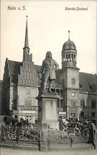 Ak Halle an der Saale, Haendel-Denkmal, Stadtplatz,  Architektur, Menschenmenge