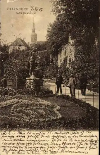 Ak Offenburg in Baden Schwarzwald, Statue im Zwinger, Parklandschaft, Personen am Weg