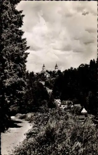 Ak Freudenstadt im Schwarzwald, Landschaft mit Wald, Stadtansicht, Hügel mit Türmen, Schwarz-Weiß