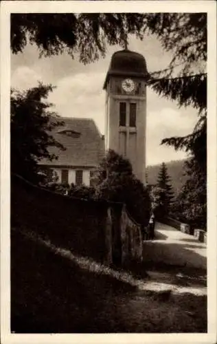 Ak Kipsdorf Altenberg im Erzgebirge, Kirchturm, Kirche, Wald, Gebäude, s Foto