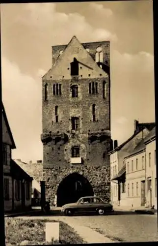 Ak Gartz an der Oder, Stettiner Tor, alte Architektur, Auto, Gebäude