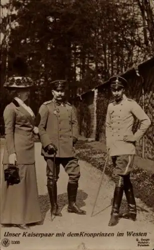 Ak Deutsches Kaiserpaar mit dem Kronprinzen im Westen