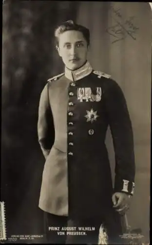 Ak August Wilhelm Prinz von Preußen, Standportrait, Uniform