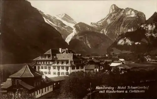 Ak Kandersteg Kt. Bern, Hotel Schweizerhof mit Rinderhorn und Gellihorn 