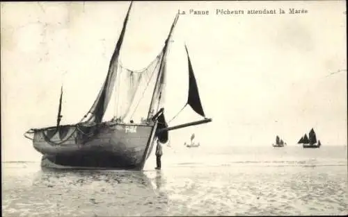 Ak La Panne De Panne Westflandern, Fischerboot, Strand, viele Segelboote im Hintergrund