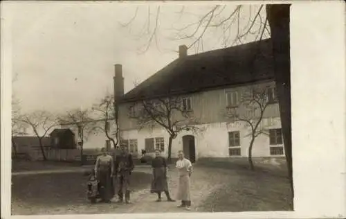 Foto Ak Weickersdorf Bischofswerda in Sachsen, Gebäude, Menschen, Kind