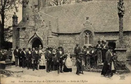 Ak Bretagne, Costumes Bretons, bretonische Trachten, Hochzeit, Gruppe von Menschen, Kirche, tradi