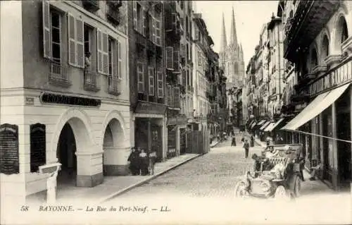 Ak Bayonne Pyrénées Atlantiques, La Rue du Port Neuf, Credit Lyonnais, Automobil