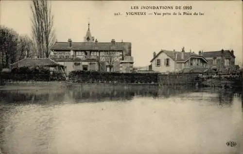 Ak Vigneux sur Seine Essonne, Café, Überschwemmungen von 1910, Blick von der Platz am See