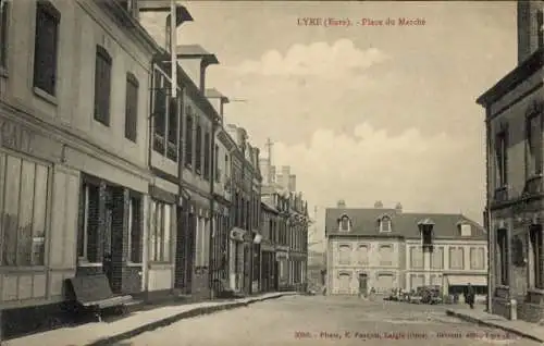Ak Lyre Eure, Straße, Häuser, Marktplatz,  Architektur, ruhige Atmosphäre