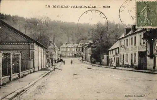 Ak La Riviere Thibouville Fontaine la Sore Eure, Straßenpartie