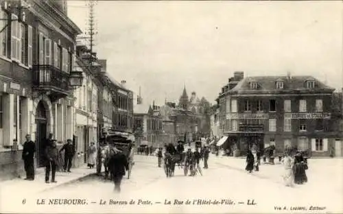 Ak Le Neubourg Eure, Straßenszene, Büro der Post, Rue de l'Hôtel-de-Ville,  Architektur